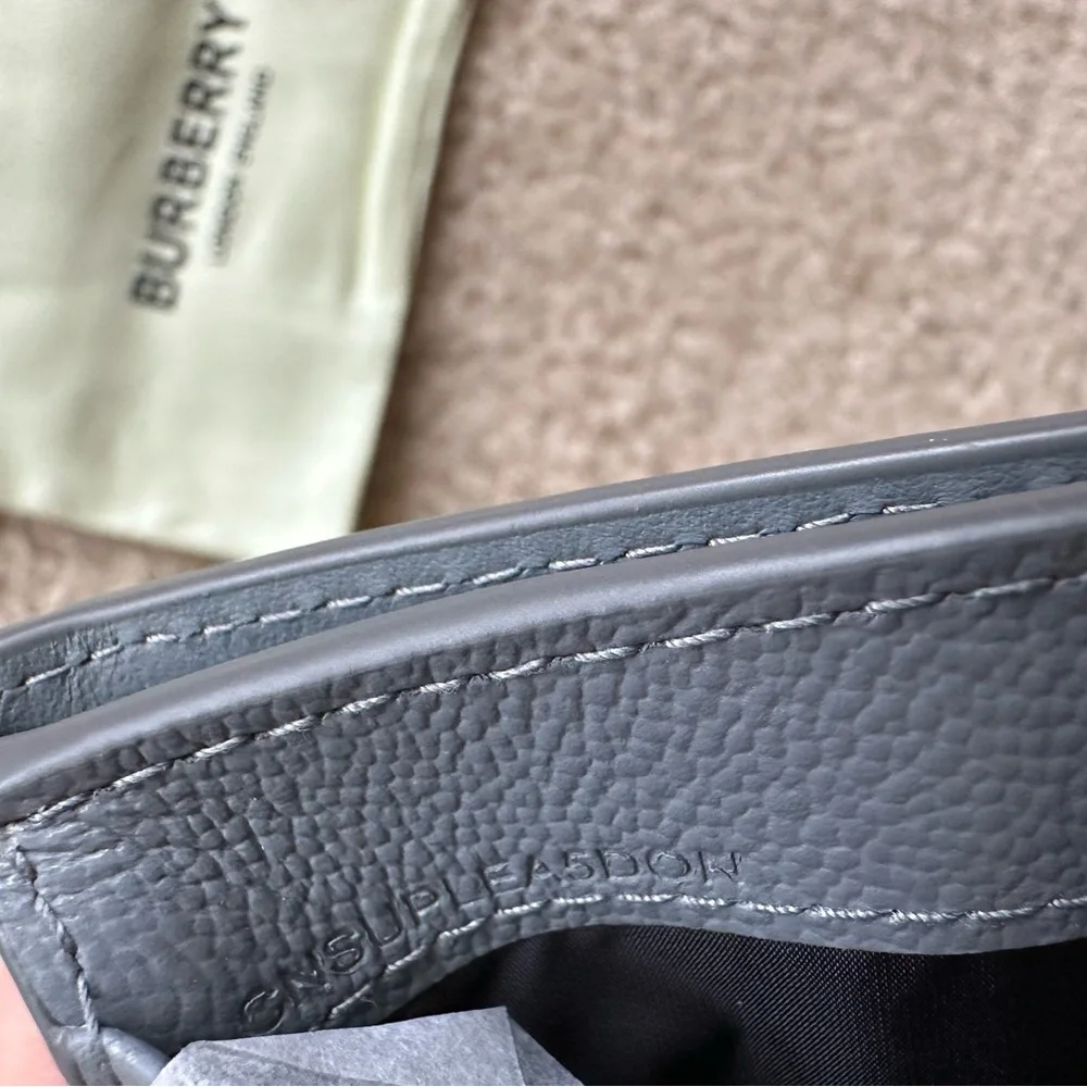 Burberry mens Leather Ms chase cardcase gray